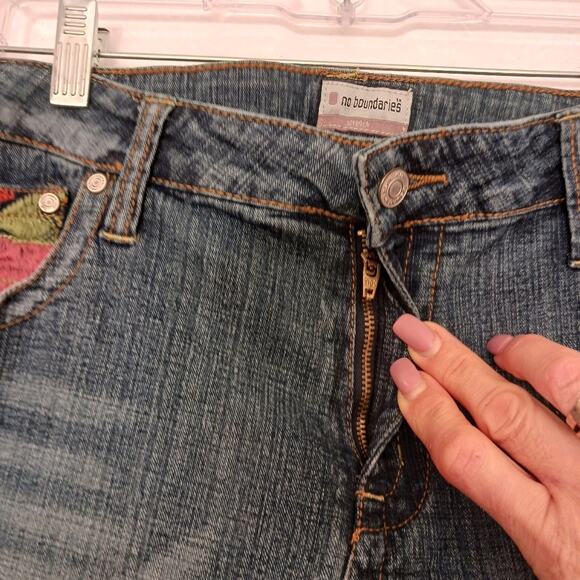 No Boundaries Jeans Jrs 36" W Blue EMBROIDERED Floral Flare Bohemian Cottagecore - Picture 10 of 16